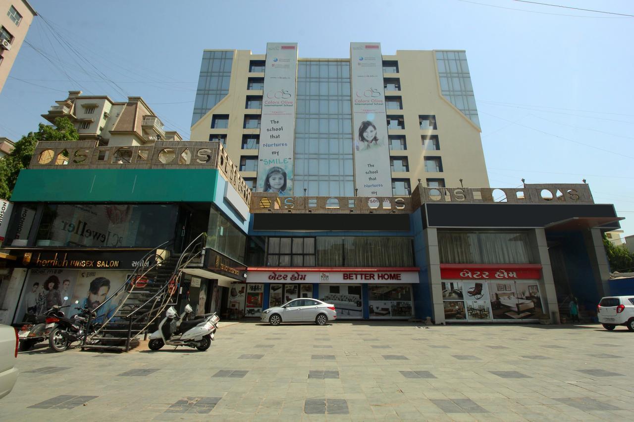 Oyo 8786 Hotel Maan Residency Ахмедабад Екстер'єр фото