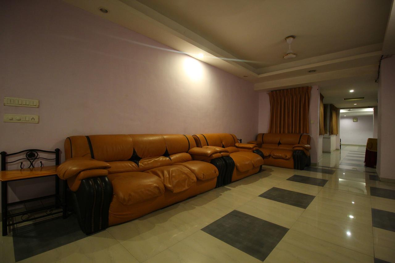 Oyo 8786 Hotel Maan Residency Ахмедабад Екстер'єр фото